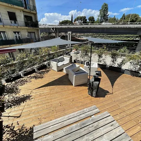 Joli Avec Jardin, 2 Chambres, Centre De